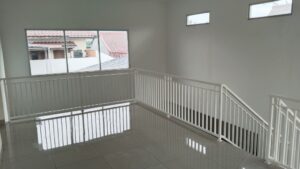 balkon ke arah belakang