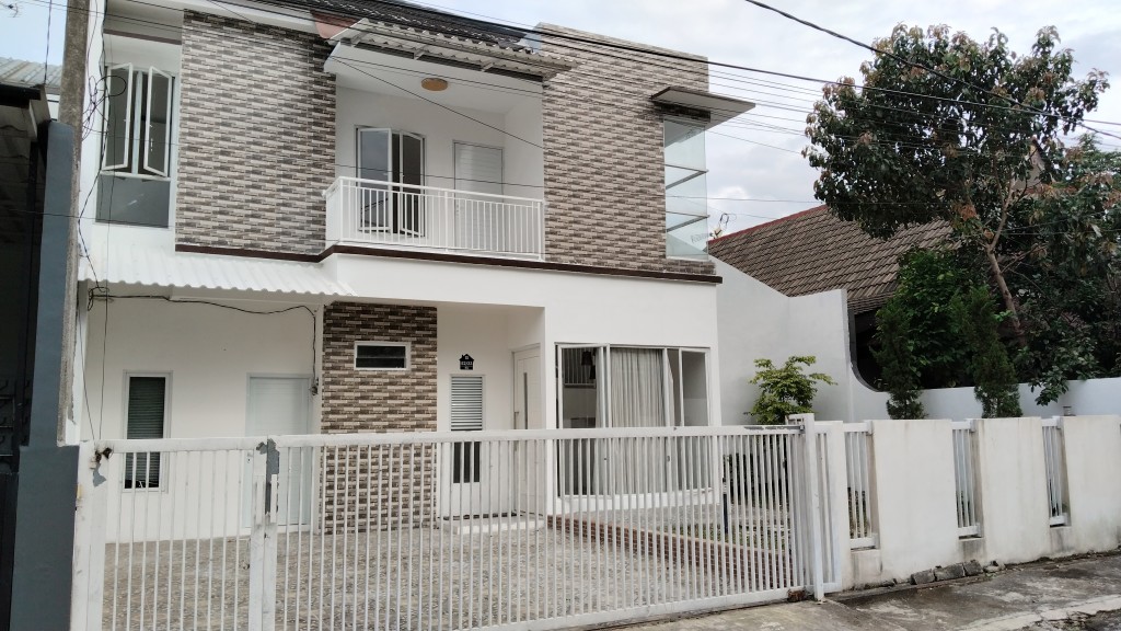 tampilan depan rumah baranangsiang indah